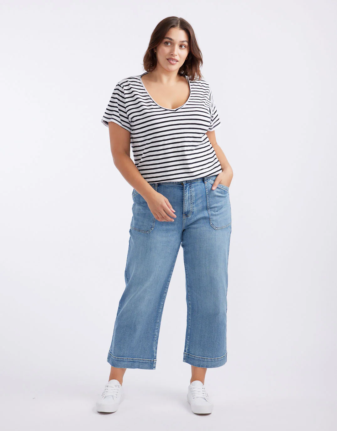 Catalina Cropped Wide Leg Jeans - Mid Wash - Image 3