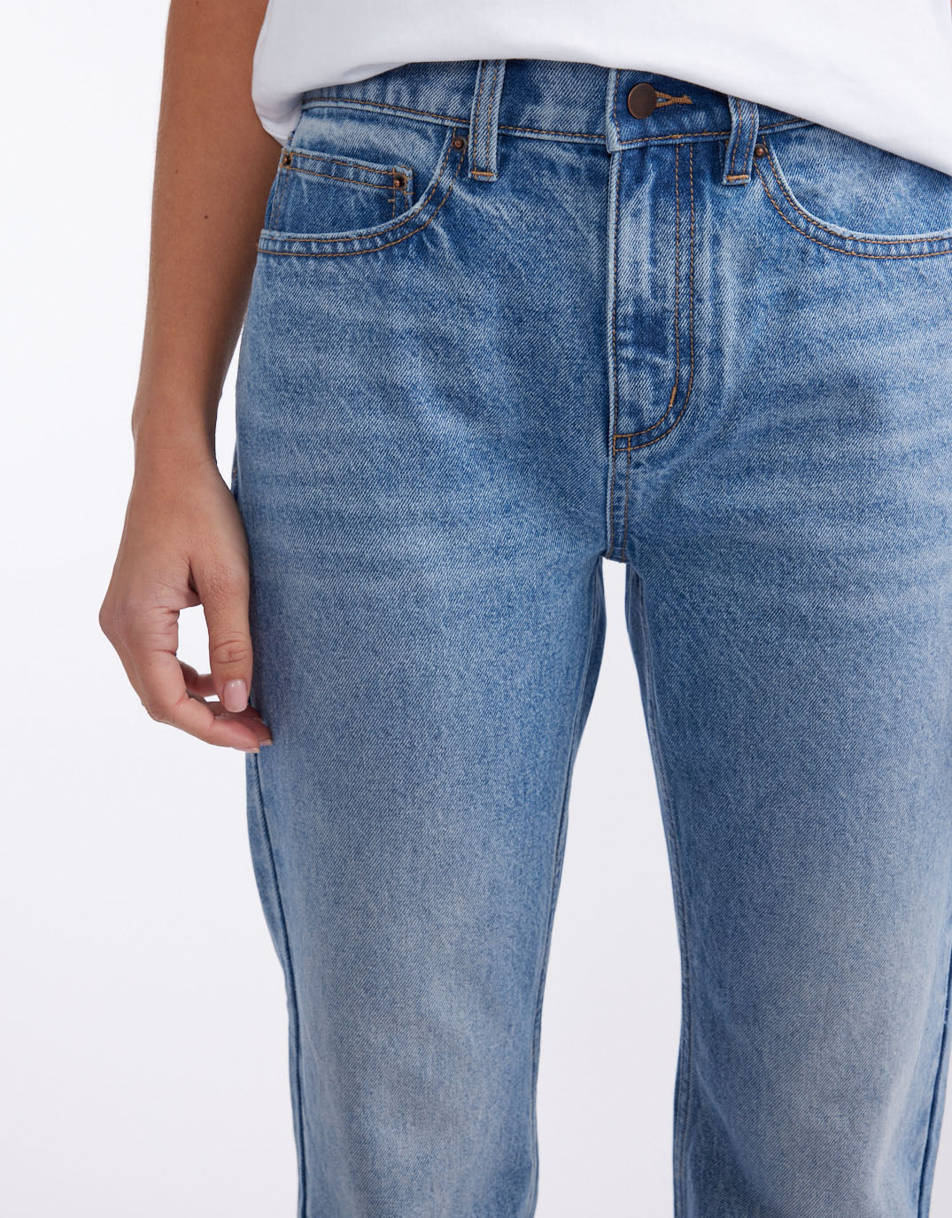 Charlotte Straight Leg Jean - Mid Wash - Image 12
