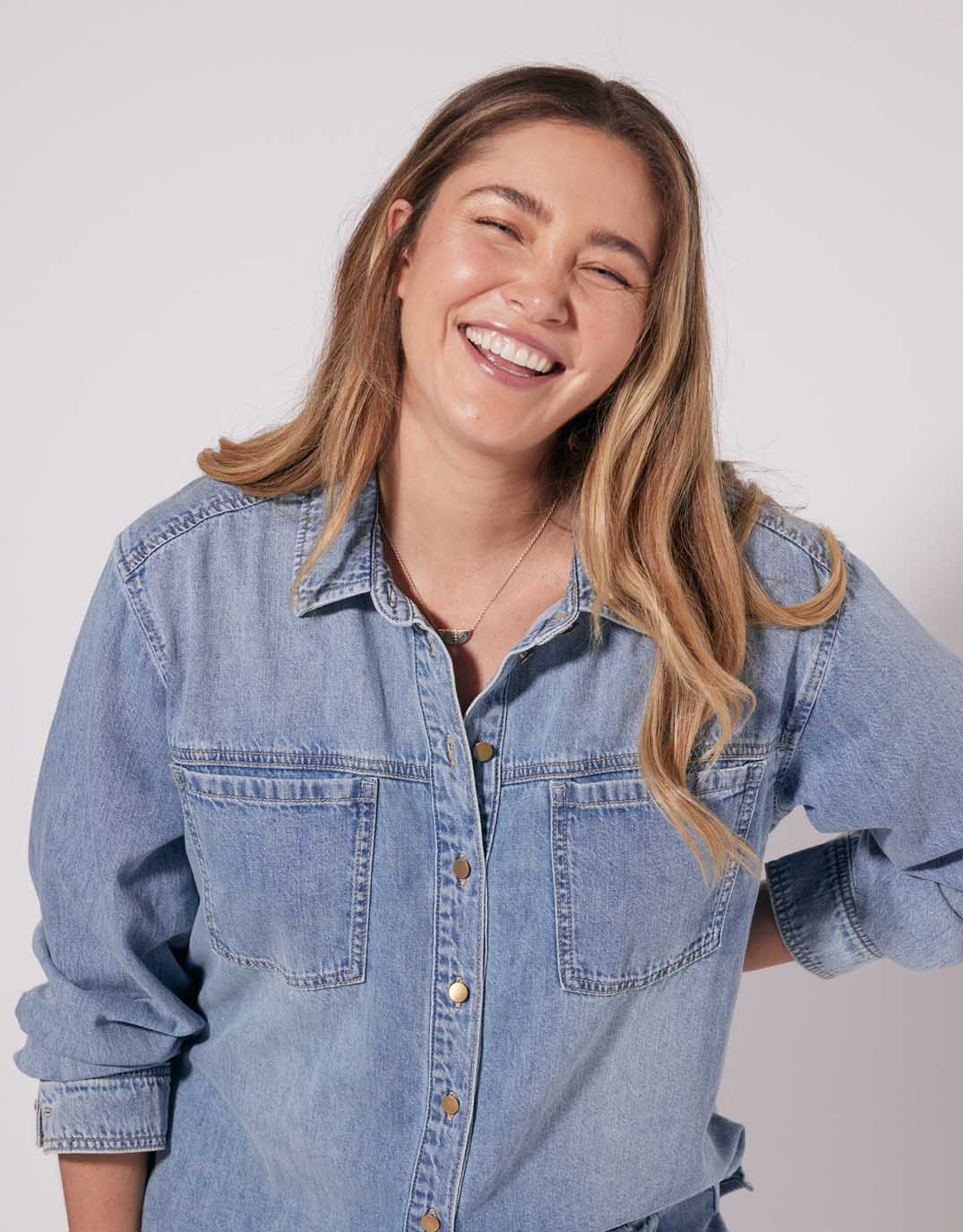 Claudia Relaxed Shirt - Mid Wash - Image 19