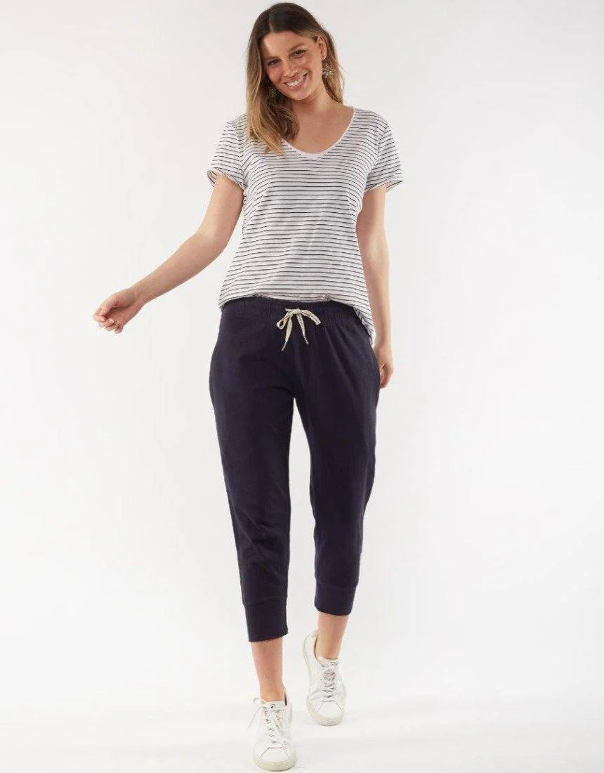 3/4 Brunch Pants - Navy - Image 7