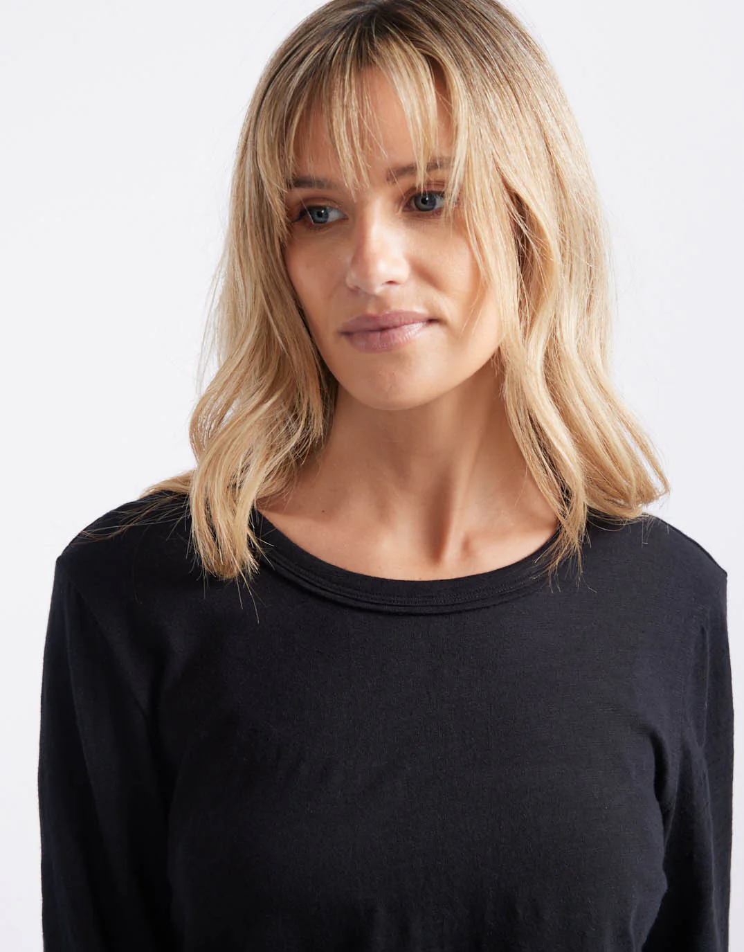 Essential Scoop Hem Long Sleeve T-shirt - Black - Image 10