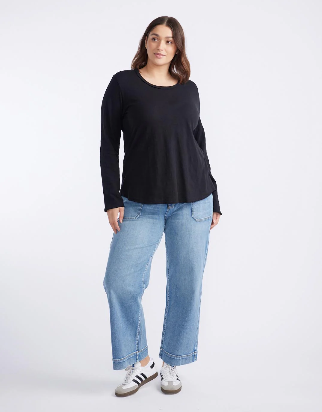 Essential Scoop Hem Long Sleeve T-shirt - Black - Image 3