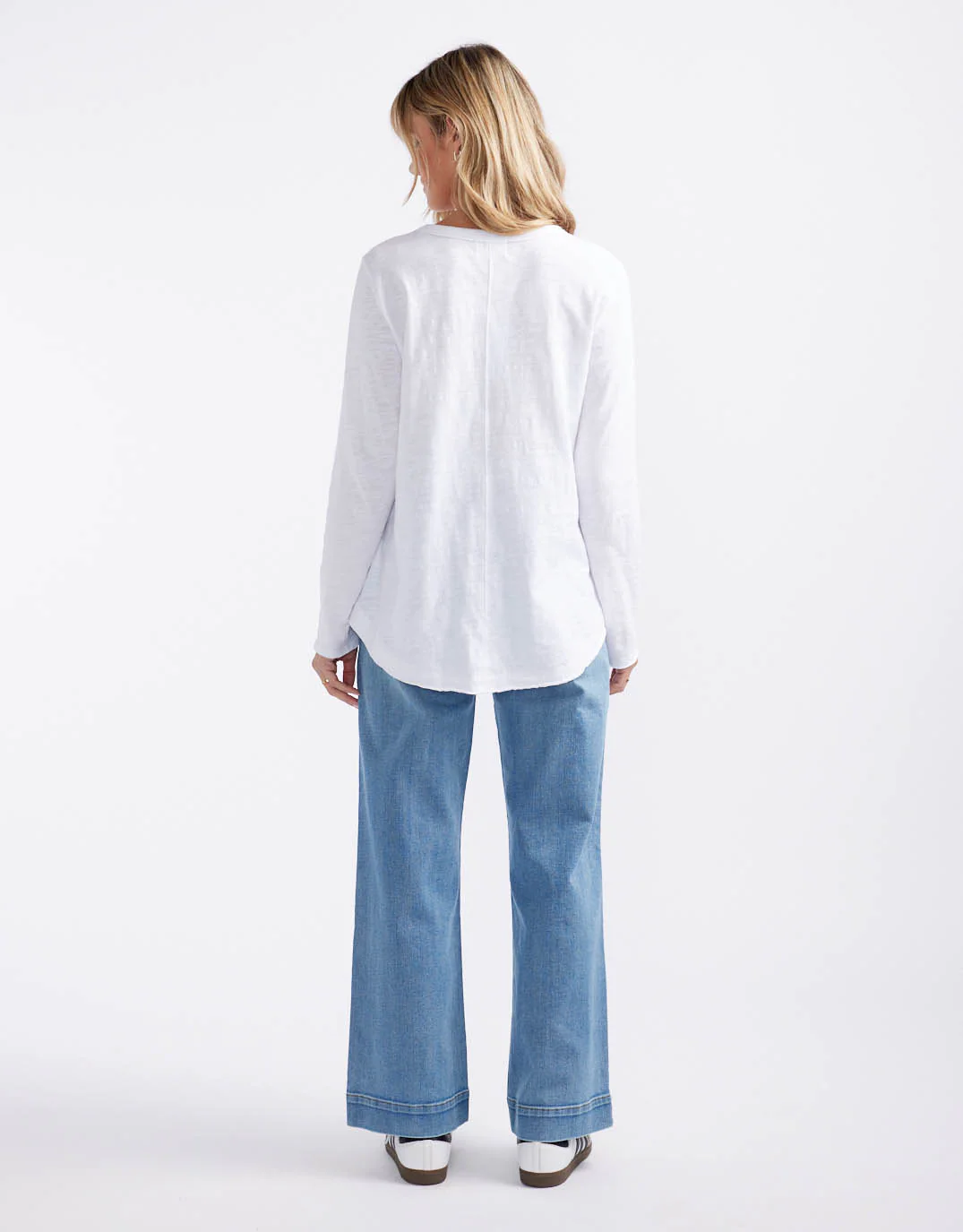 Essential Scoop Hem Long Sleeve T-shirt - White - Image 10