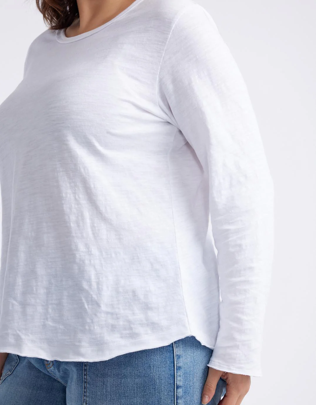 Essential Scoop Hem Long Sleeve T-shirt - White - Image 9