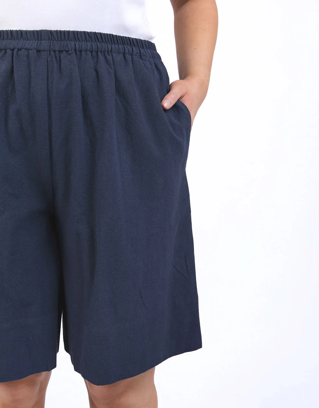Ginny Linen Shorts - Navy - Image 5