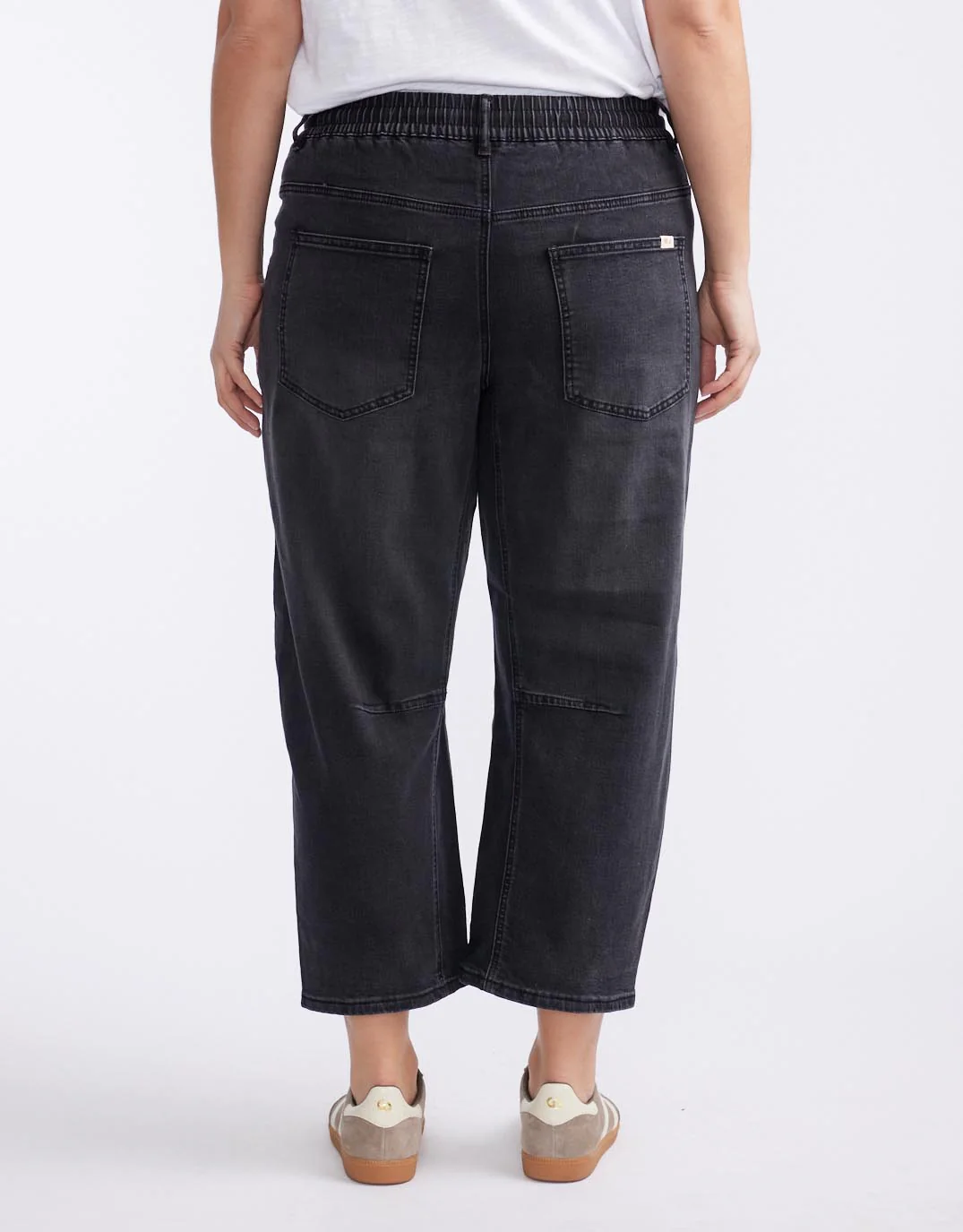 Leo Barrel Jeans - Black - Image 11