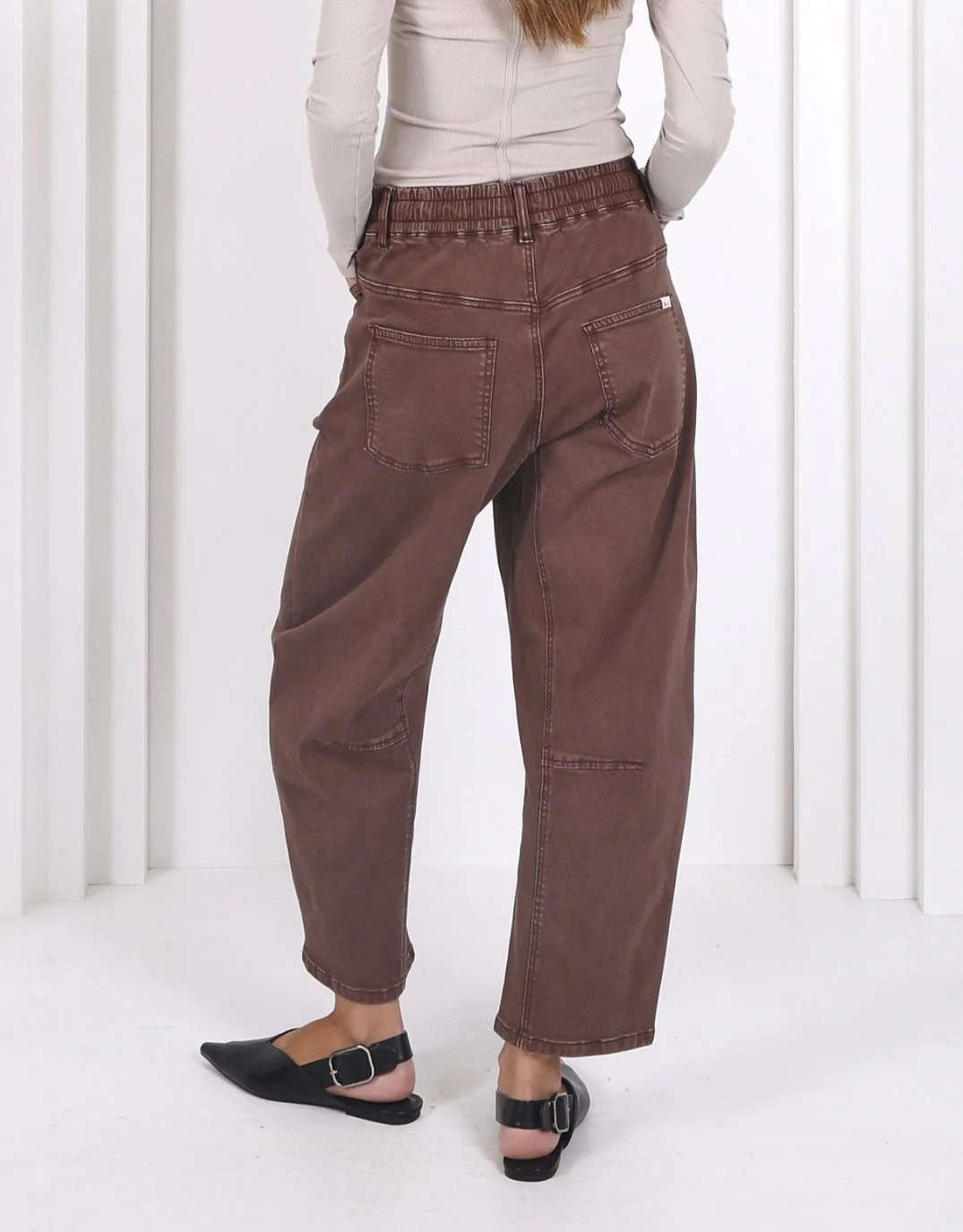 Leo Barrel Jeans - Chocolate - Image 5