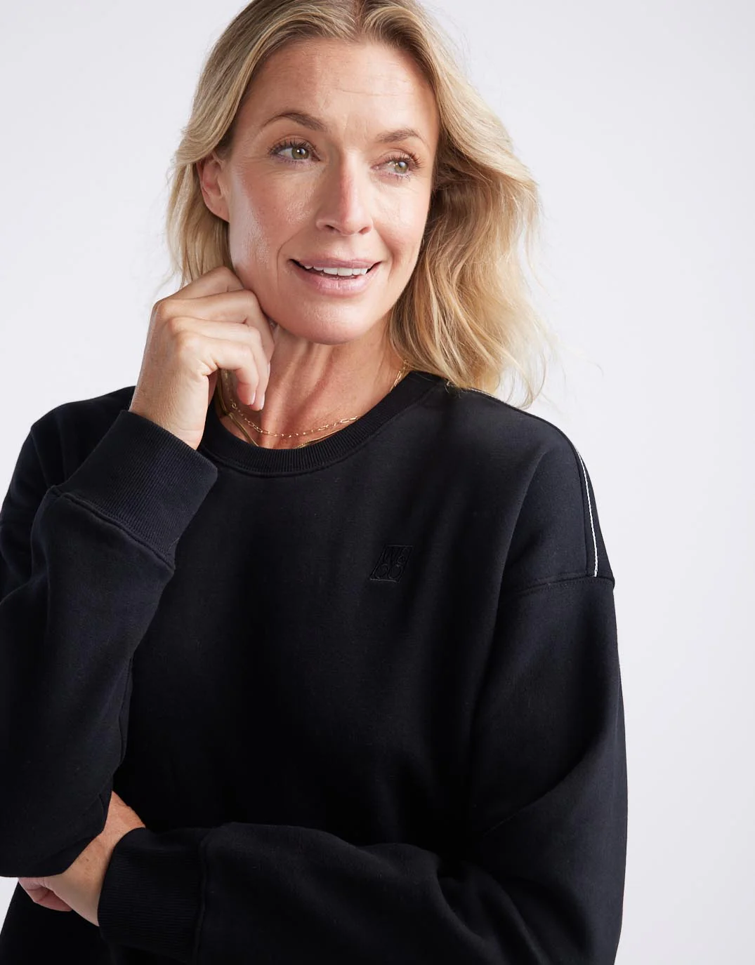 Monogram Fleece Scoop Hem Sweat - Black - Image 3