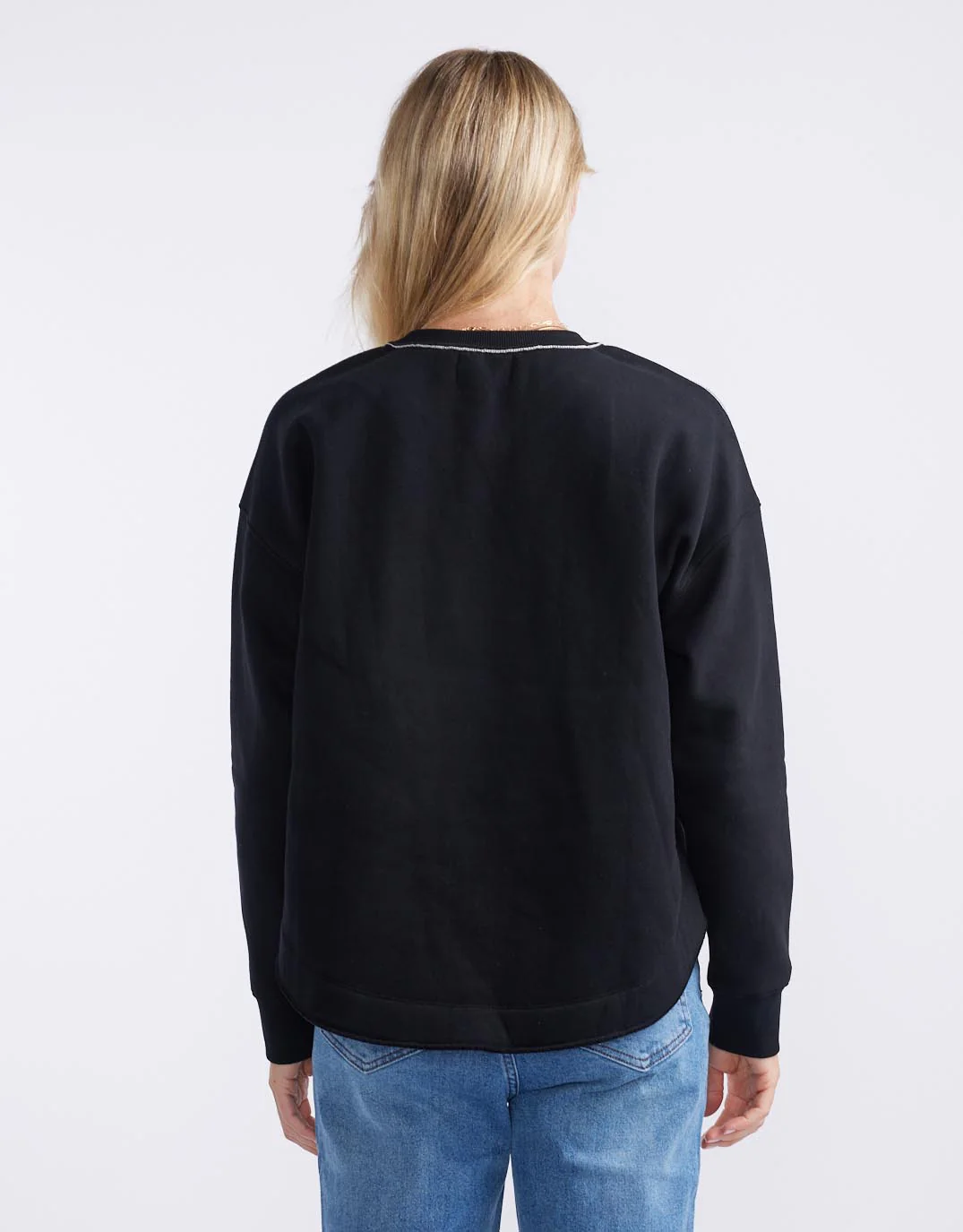 Monogram Fleece Scoop Hem Sweat - Black - Image 4