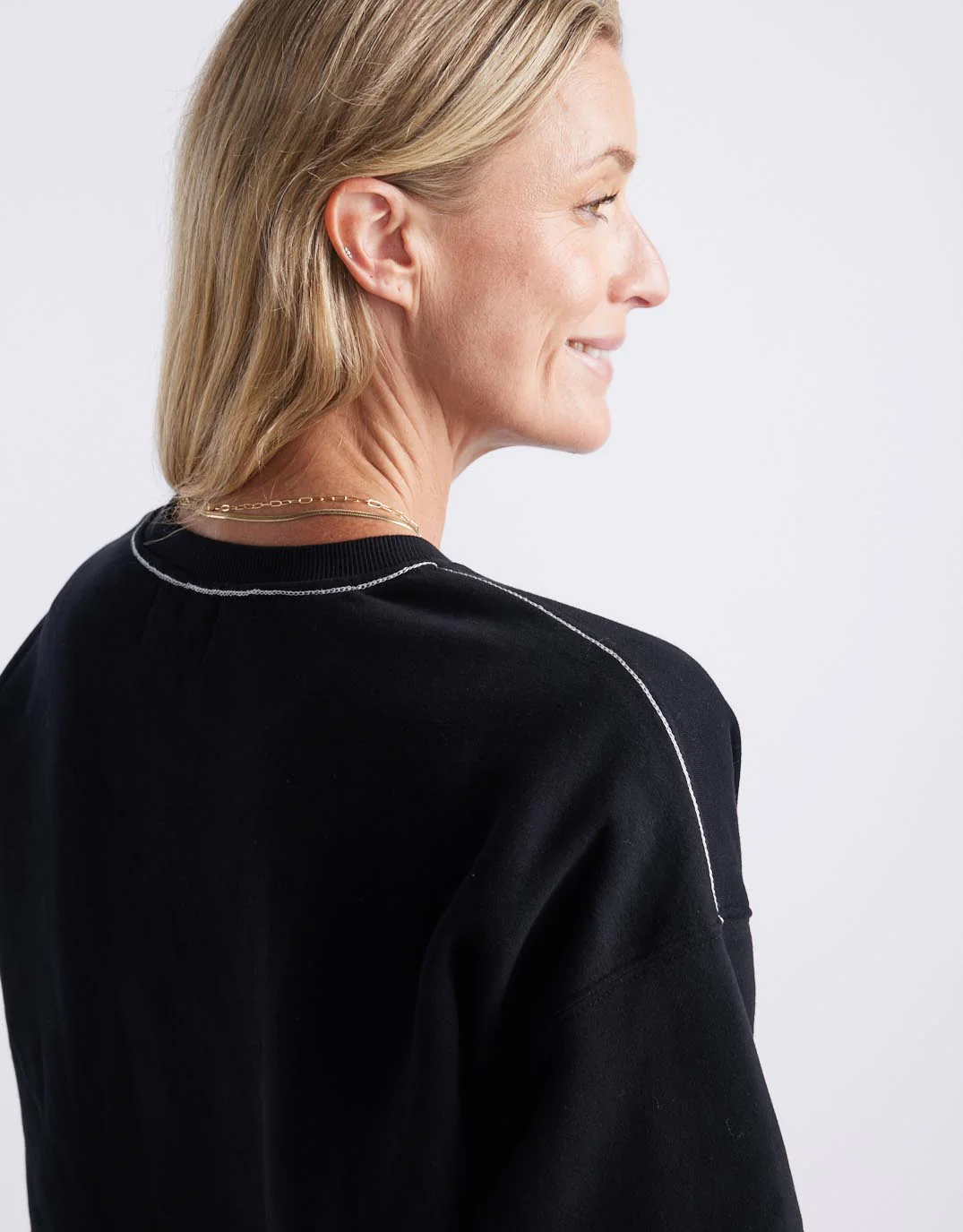 Monogram Fleece Scoop Hem Sweat - Black - Image 5