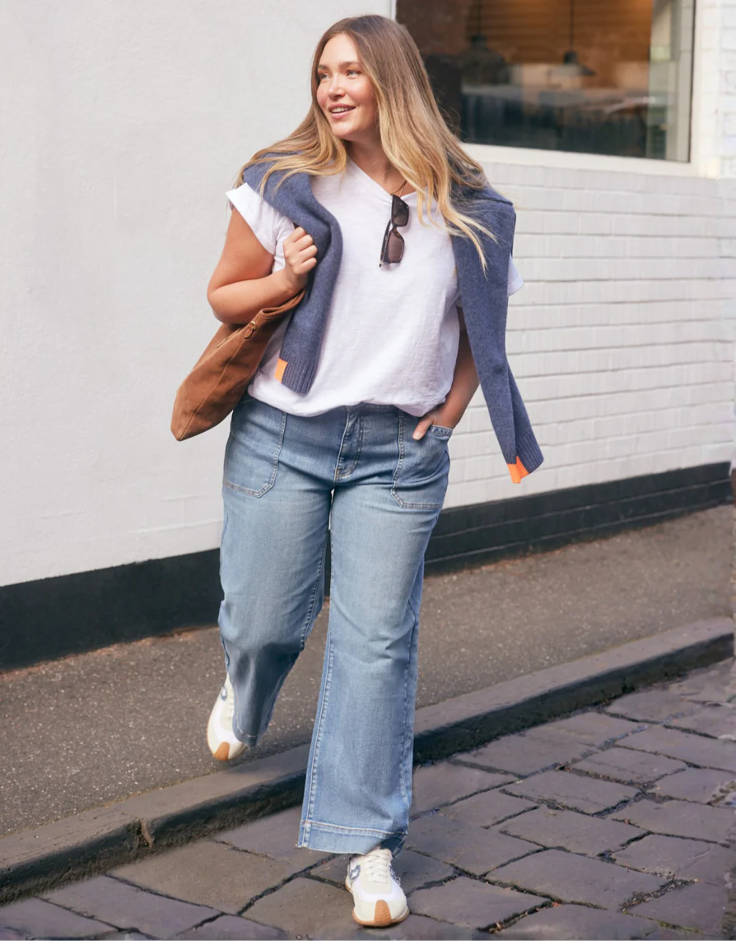 Catalina Wide Leg Jeans - Mid Wash - Image 5